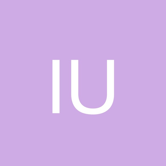 Profile Picture of Izzy Urbanczyk (@izzyurbanczyk) on Poshmark