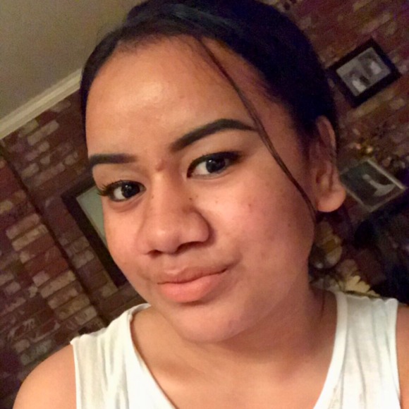 Profile Picture of Luua Faiva (@luua) on Poshmark