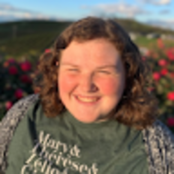 Profile Picture of Mary grace Walsh (@mgwalsho) on Poshmark