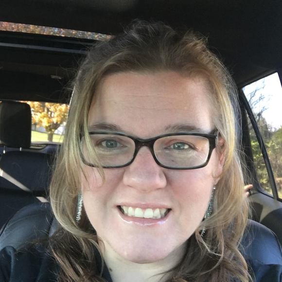 Profile Picture of Christina Weisenbach (@christinaweisen) on Poshmark