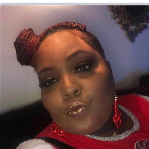 Profile Picture of Tracey Alexander burton (@chicagodiva1) on Poshmark