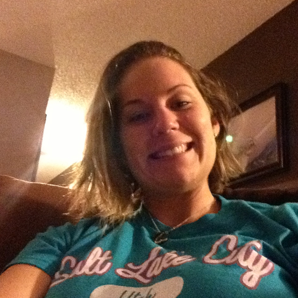 Profile Picture of Melissa Feldmeyer (@mellspot) on Poshmark