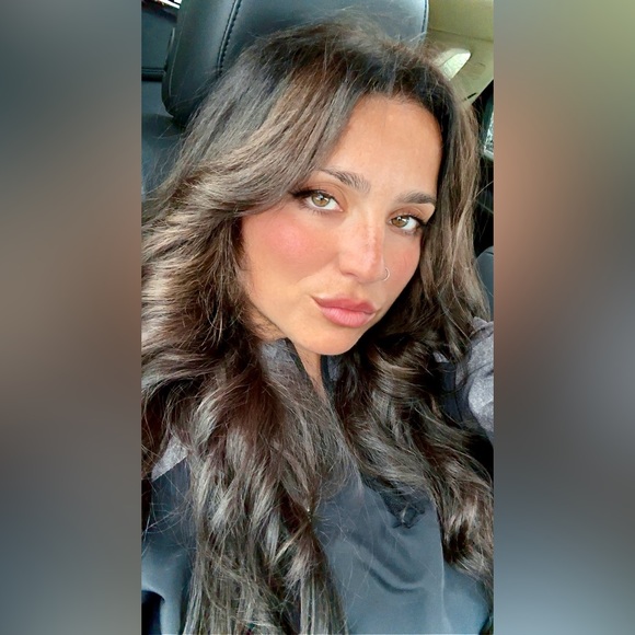 Profile Picture of Joelle Petruzzi (@jcancelliere) on Poshmark