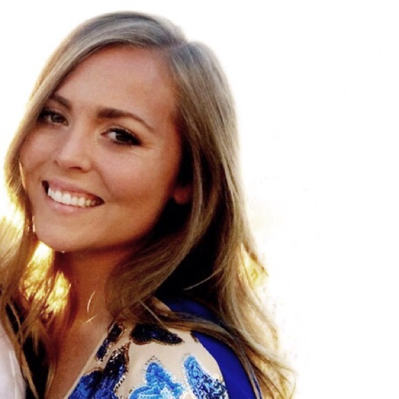 Profile Picture of Lily Schneider (@lilamunga) on Poshmark