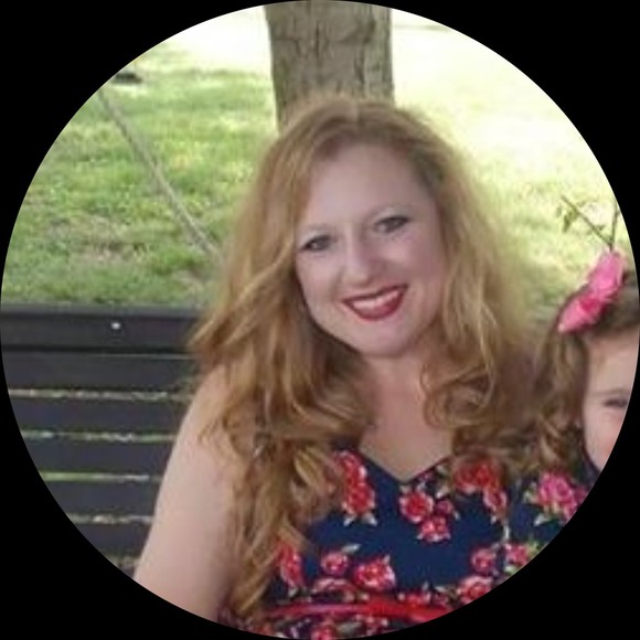 Profile Picture of Carrie Shehane (@nicestuff777) on Poshmark