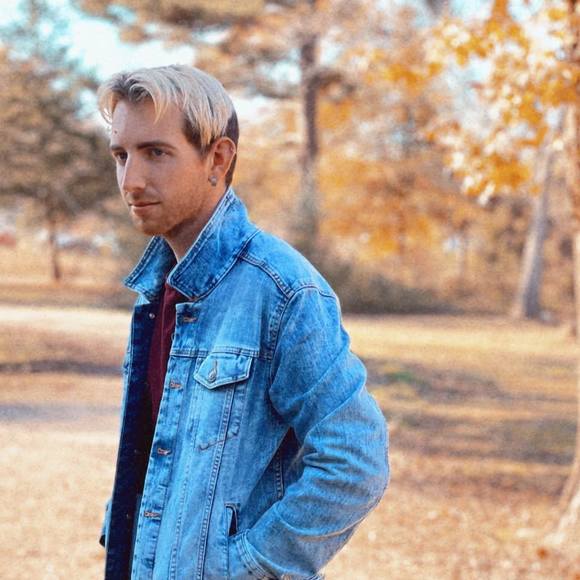 Profile Picture of Ben Wilcox (@bcw3397) on Poshmark