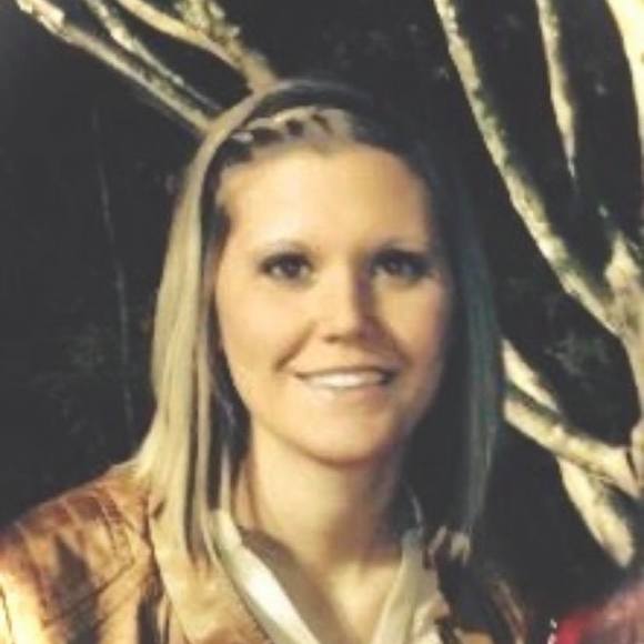 Profile Picture of Alisha Staggs (@alisha_staggs) on Poshmark