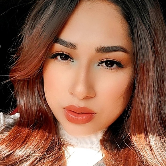 Profile Picture of Julia Arellano (@arellanojae_) on Poshmark