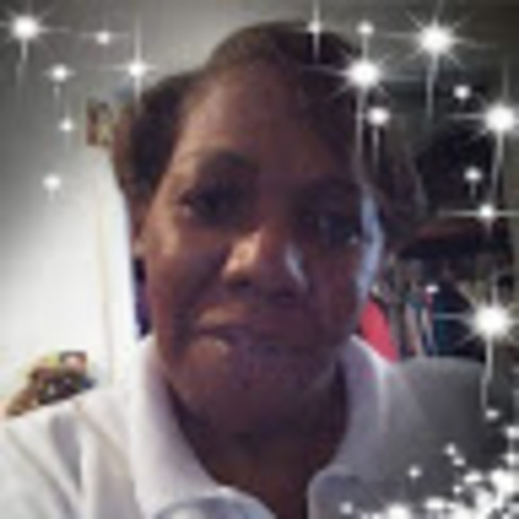 Profile Picture of Carolyn Johnson (@carmeldrizzle50) on Poshmark