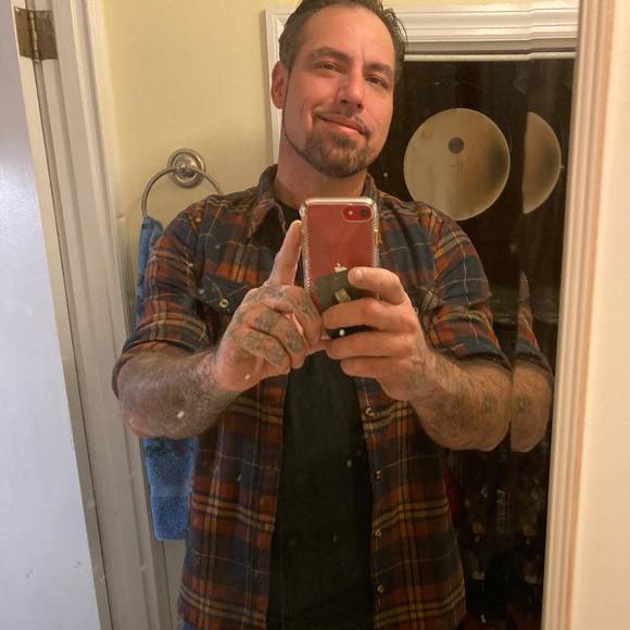 Profile Picture of Greg Ramseyer (@gregramseyer) on Poshmark