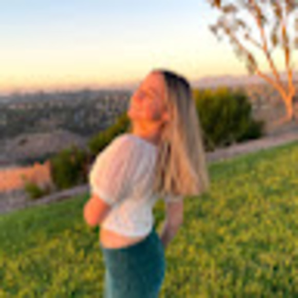 Profile Picture of Sofia Bammer (@sofiabammer) on Poshmark