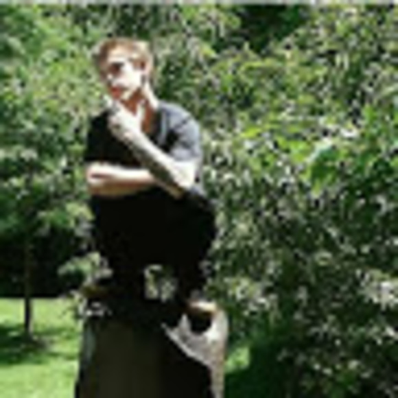 Profile Picture of B18_lilmint Davillain (@b18_lilmintd) on Poshmark