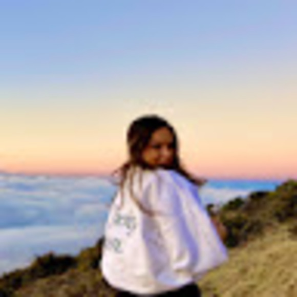 Profile Picture of Chloe Logrande (@chloelogrande) on Poshmark