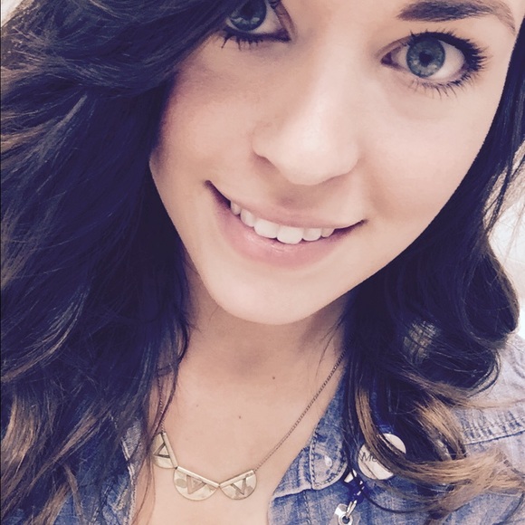 Profile Picture of Tracy Ehrlich (@tracyehrlich) on Poshmark