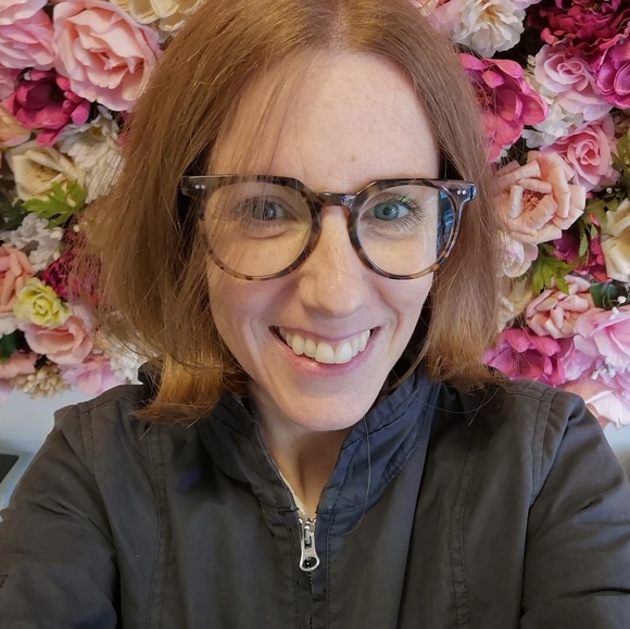 Profile Picture of Tracy Keates (@ispinloops) on Poshmark