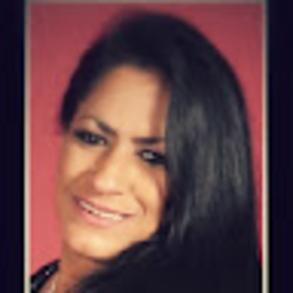 Profile Picture of Lisa Tabaldo (@lisatabaldo) on Poshmark