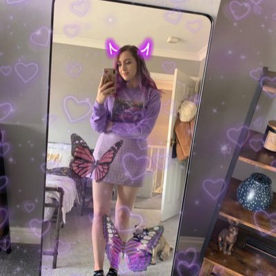 Profile Picture of Tillie X (@lovingplumbella) on Twitter