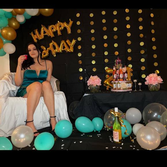 Profile Picture of Jeweliana Camarote (@jewel_camarote) on Poshmark