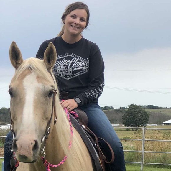 Profile Picture of Shawna Cahak (@scahak) on Poshmark