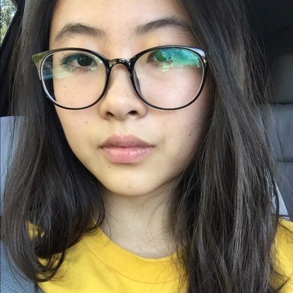 Profile Picture of Minju Kim (@ilikeminjuu) on Poshmark