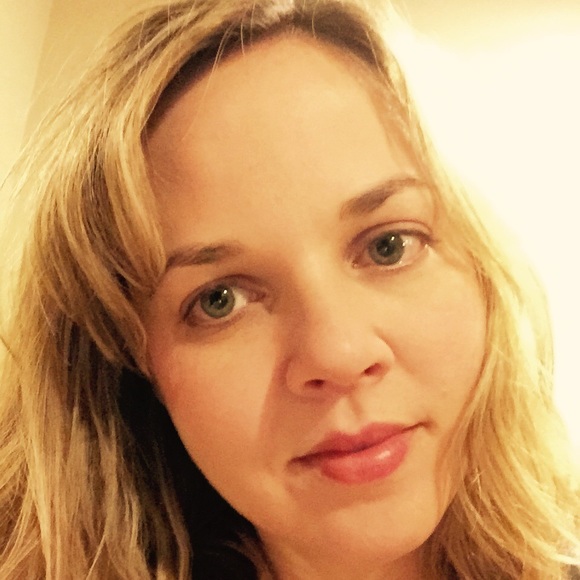 Profile Picture of Kerry Thomas (@kthomas77) on Poshmark