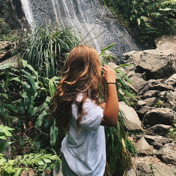 Profile Picture of Megan Larsen (@meganlarsenn) on Poshmark