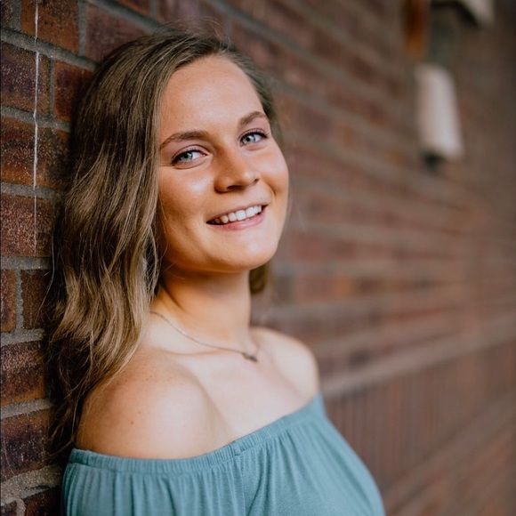 Profile Picture of Olivia Lubsch (@olivialubsch) on Poshmark