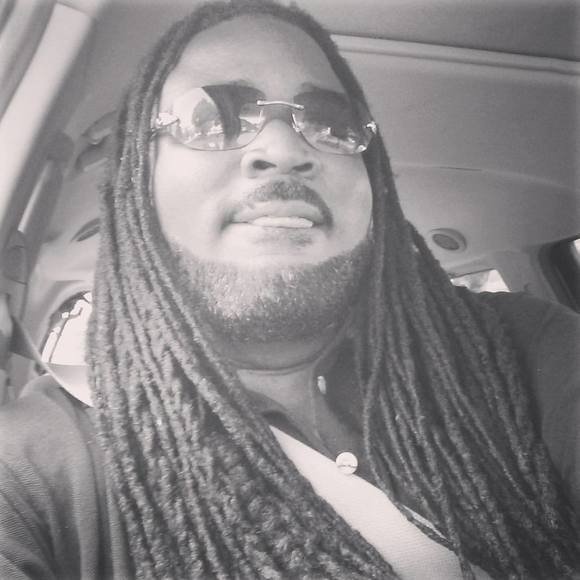 Profile Picture of Edison Clarke (@cedisonj) on Poshmark