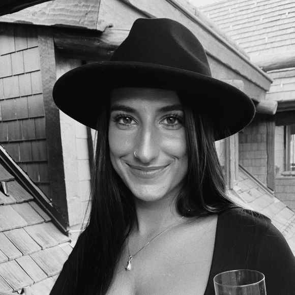 Profile Picture of Sophia Calderaro (@sophiacalderaro) on Poshmark
