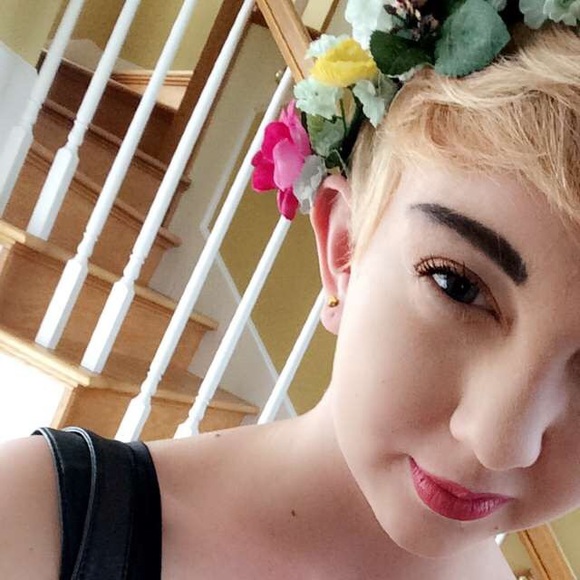 Profile Picture of Trinity Tesney (@laughinglily) on Poshmark