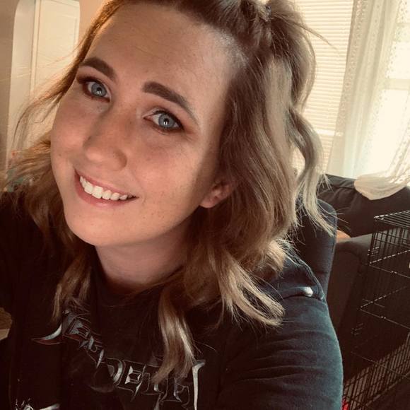 Profile Picture of Nicole Falkenstein (@nikkiefalk) on Poshmark
