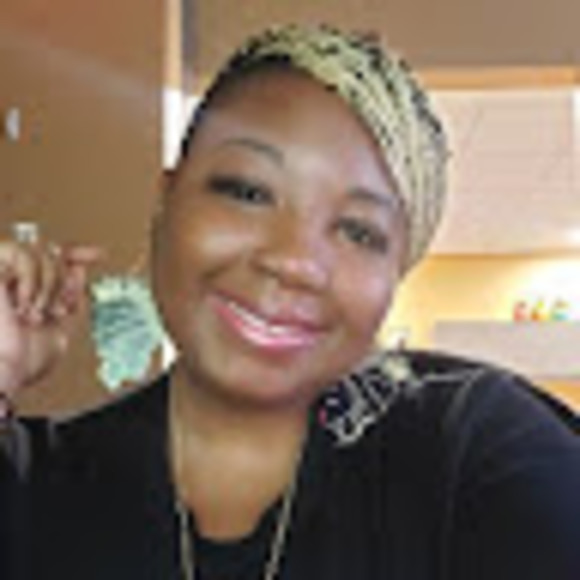 Profile Picture of Audrey Hobbs (@acamailross) on Poshmark