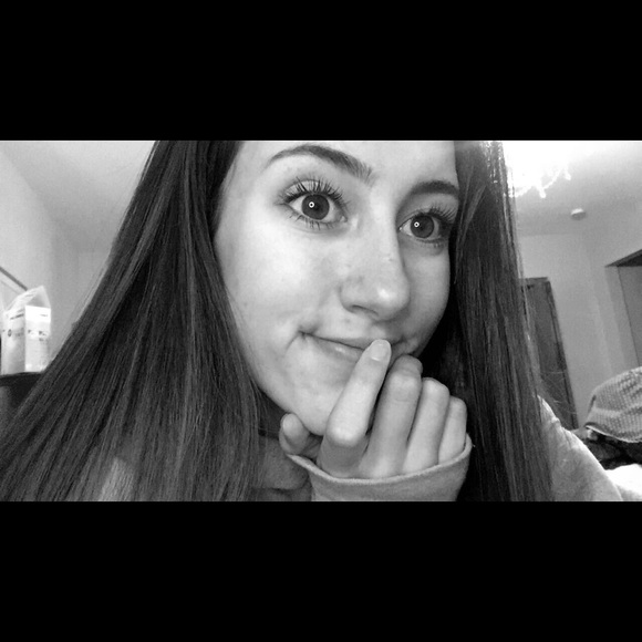 Profile Picture of Jane Maertens (@janemaertens) on Poshmark