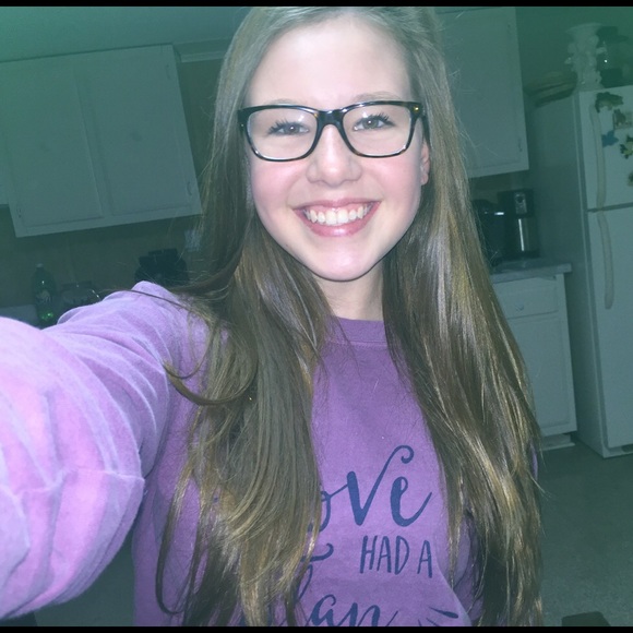 Profile Picture of Abby Henson (@abby_henson) on Poshmark