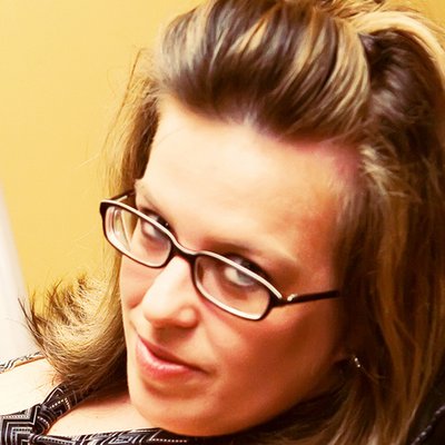 Profile Picture of Kimberly Mullins (@DDDesignsOnline) on Twitter