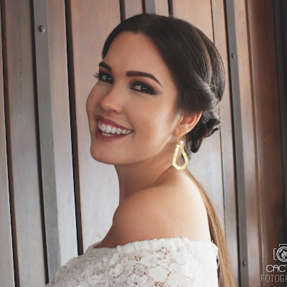 Profile Picture of Daniela Jacobsen (@danielajacobsen) on Poshmark