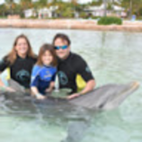 Tamie Salpietro - Poshmark Profile Picture of Tamie Salpietro (@usthree2017) on Poshmark