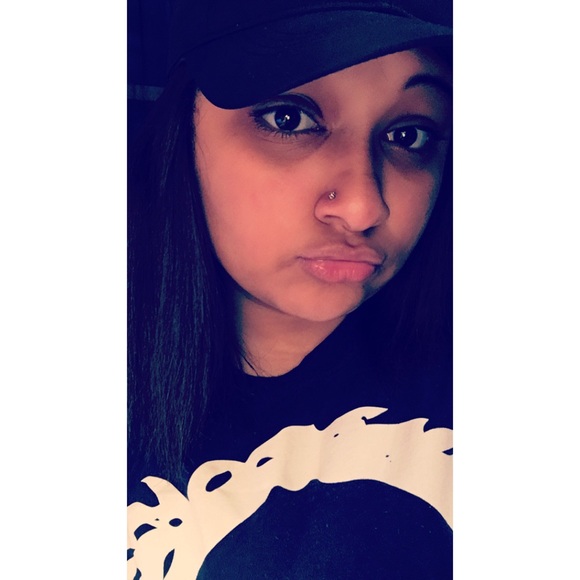 Profile Picture of Janelle Beemon (@janellafofella) on Poshmark