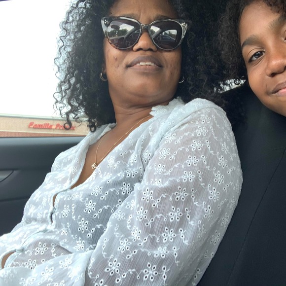 Profile Picture of Natacha Figaro (@figaronatacha) on Poshmark