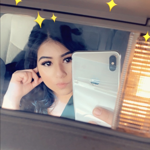 Profile Picture of Arely Sanchez (@arelyy__s) on Poshmark