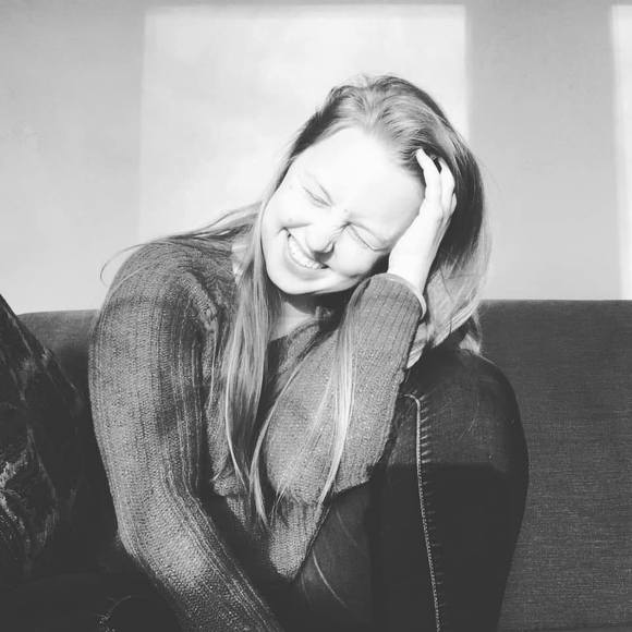 Profile Picture of Lindsay Tippins (@bubble99rocker) on Poshmark