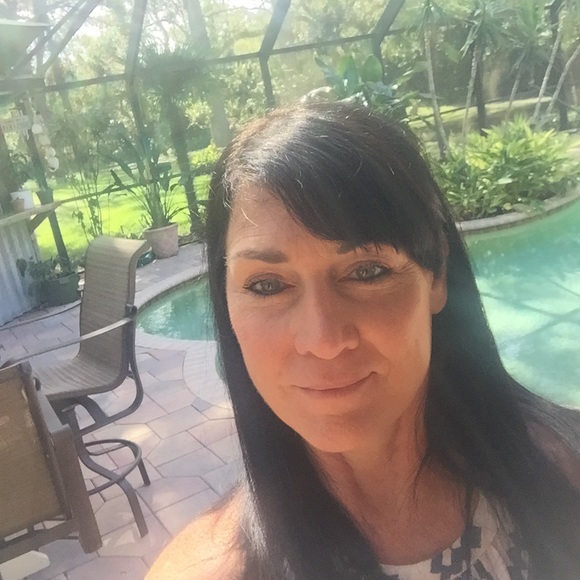 Profile Picture of Catherine Magennis (@cmagennis) on Poshmark