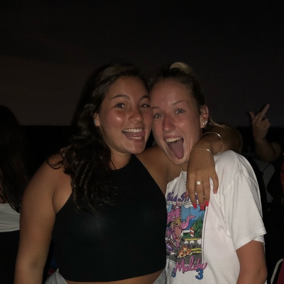 Profile Picture of Justina Lozito (@jlozito913) on Poshmark