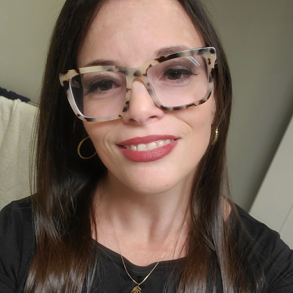 Heather Risberg - Poshmark Profile Picture of Heather Risberg (@hdrisberg) on Poshmark