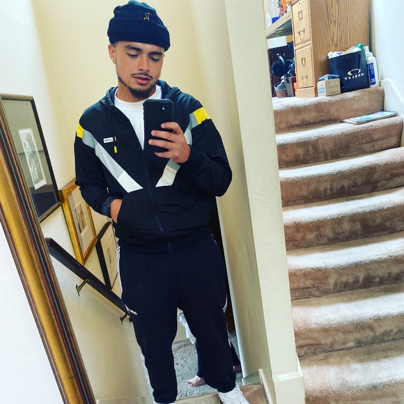 Profile Picture of James Tyree (@jbo4157) on Poshmark