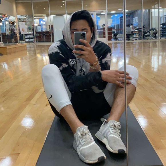 Profile Picture of Hernandez Omar (@omgomar) on Poshmark