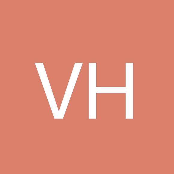 Profile Picture of Valerie Hume (@v_hume) on Poshmark