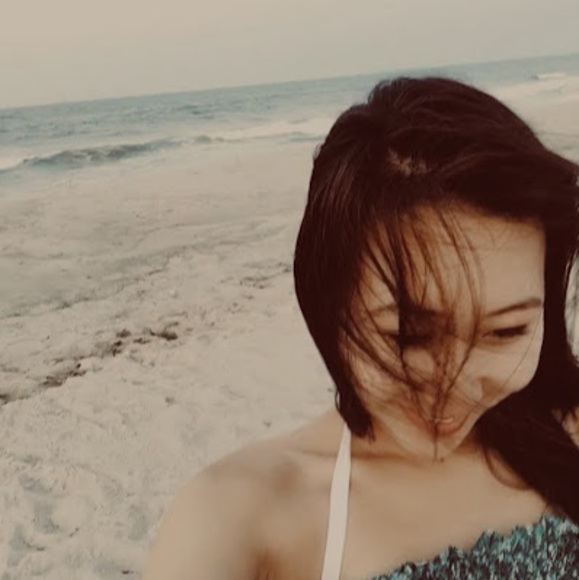 Profile Picture of Ruiming Xu (@ruiming319) on Poshmark