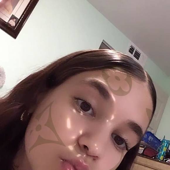 Profile Picture of Daniela Marino (@danielamarin489) on Poshmark