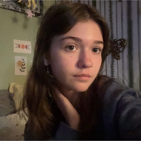 Profile Picture of Riley Pella (@rpella14) on Poshmark